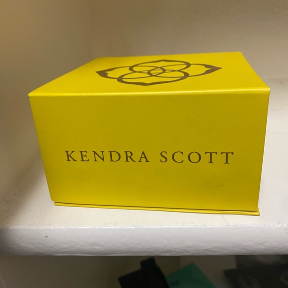 Kendra Scott - Picture 3 of 6